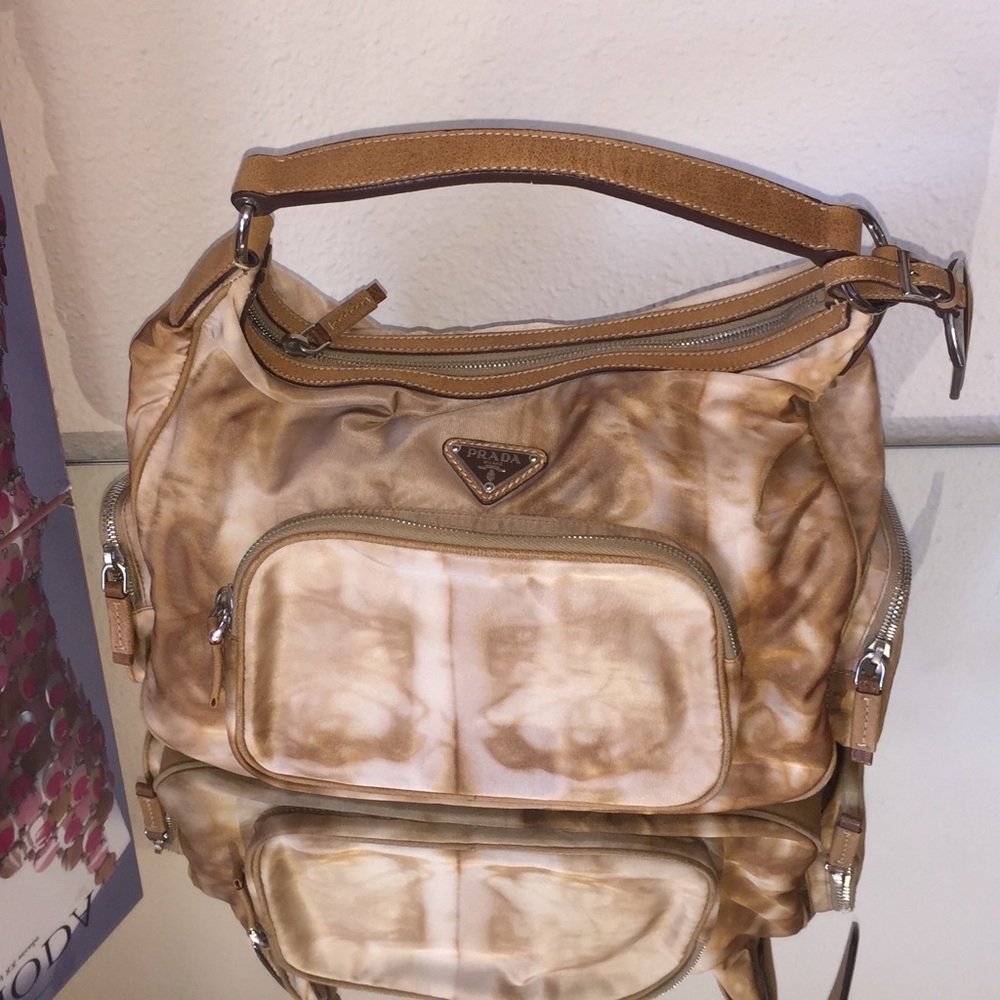 ⚠️MAKE AN OFFER!!! PRADA CAMEL HANDBAG 👜💕